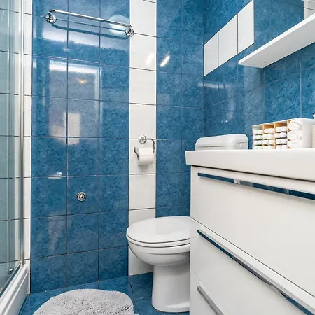 Guest house Apartments And Room Lora 3*