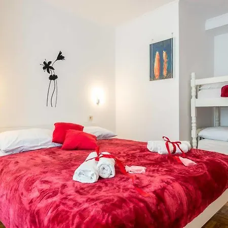 Guest house Apartments And Room Lora