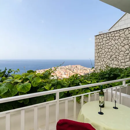 Apartments And Room Lora Guest house