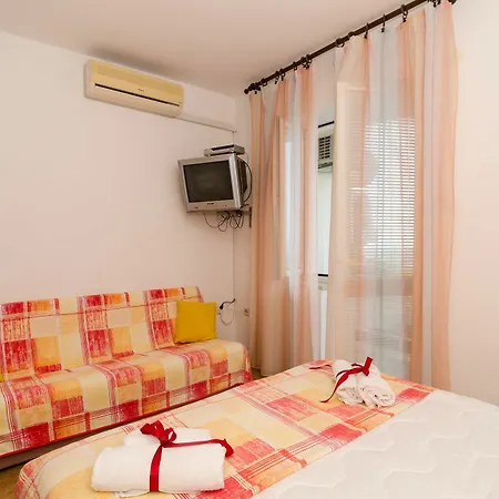 Apartments And Room Lora